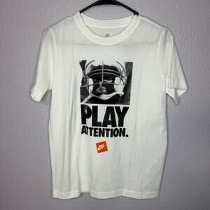 Nike Kids Play Attention Football Graphic T Shirt White Youth Large NWT